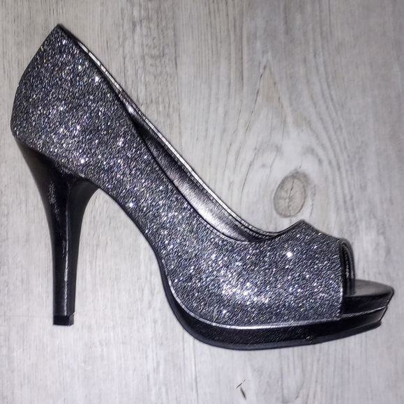 EUC Rampage 'Gracee' Heels - Picture 4 of 8